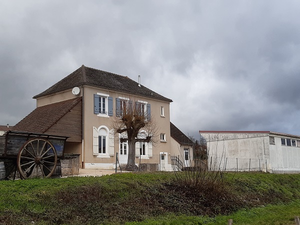 L'école et son préfabriqué