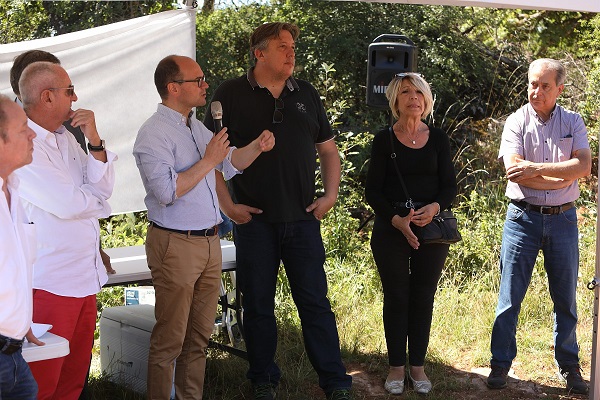 Photographie prise pendant les discours des officiels