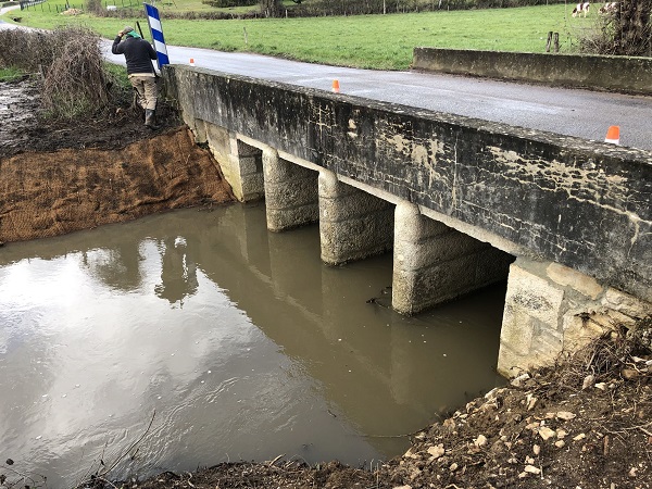 Pont enjambant l'Orbize, vers le Moulin Taluchot